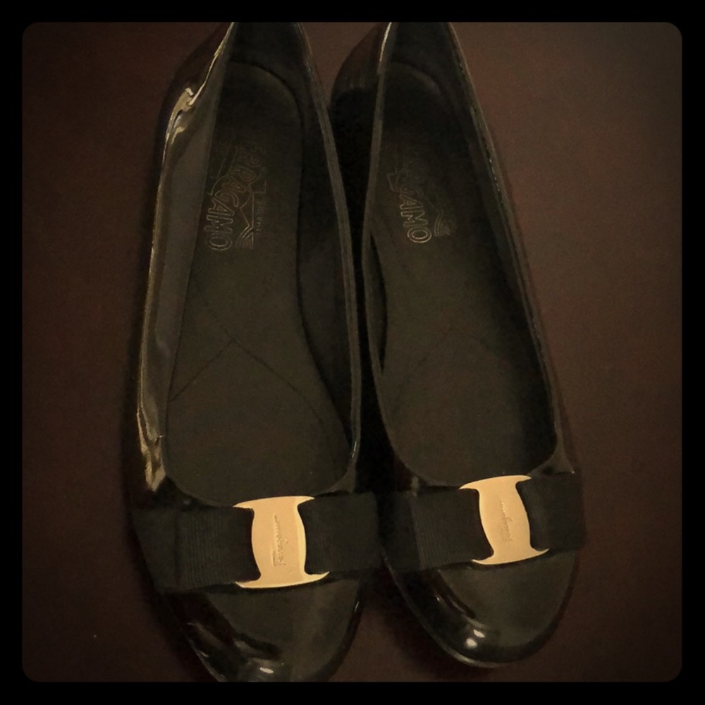 Ferragamo noir  flats